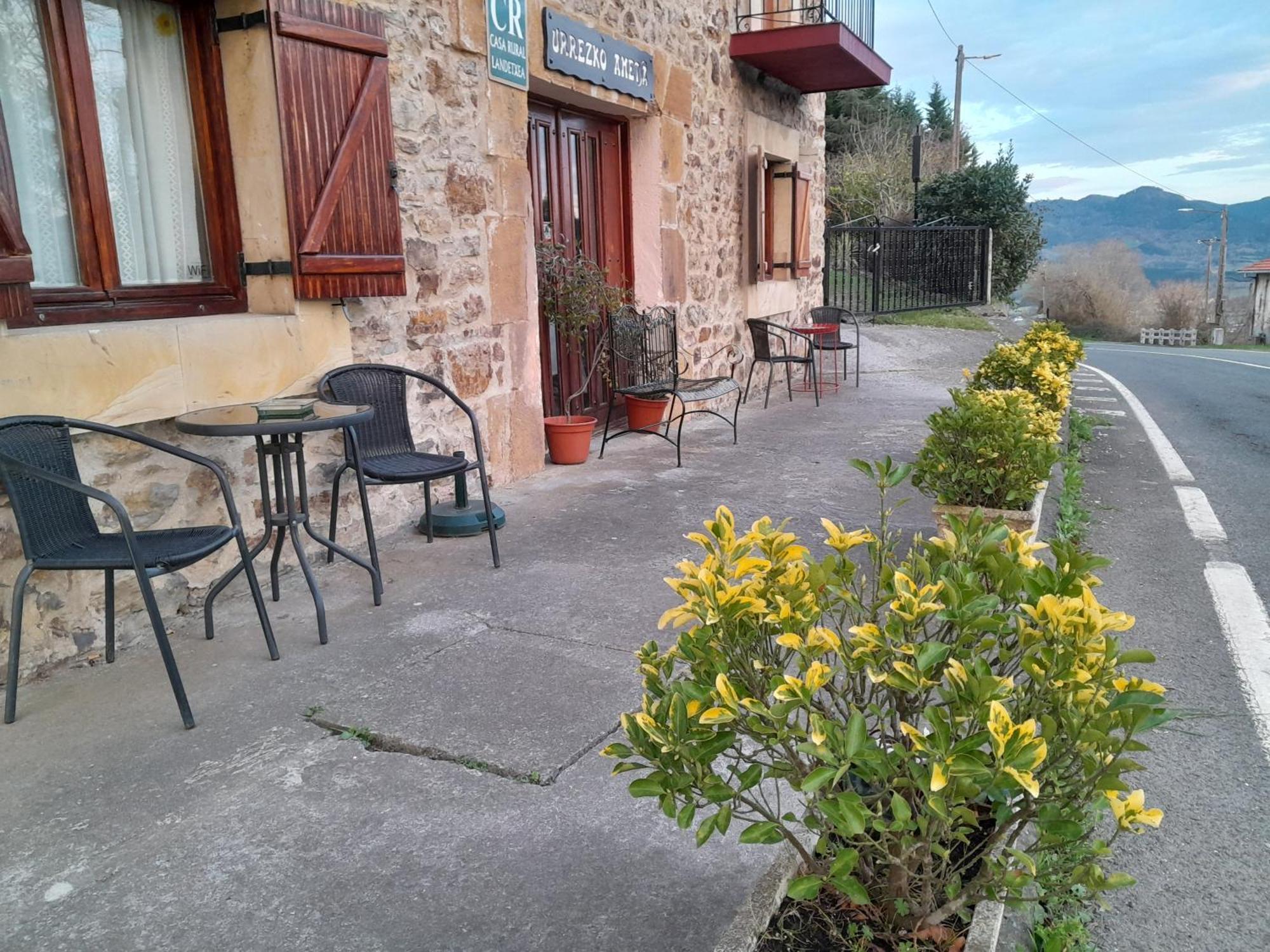 Urrezko Ametsa Guest House Sopuerta Ngoại thất bức ảnh