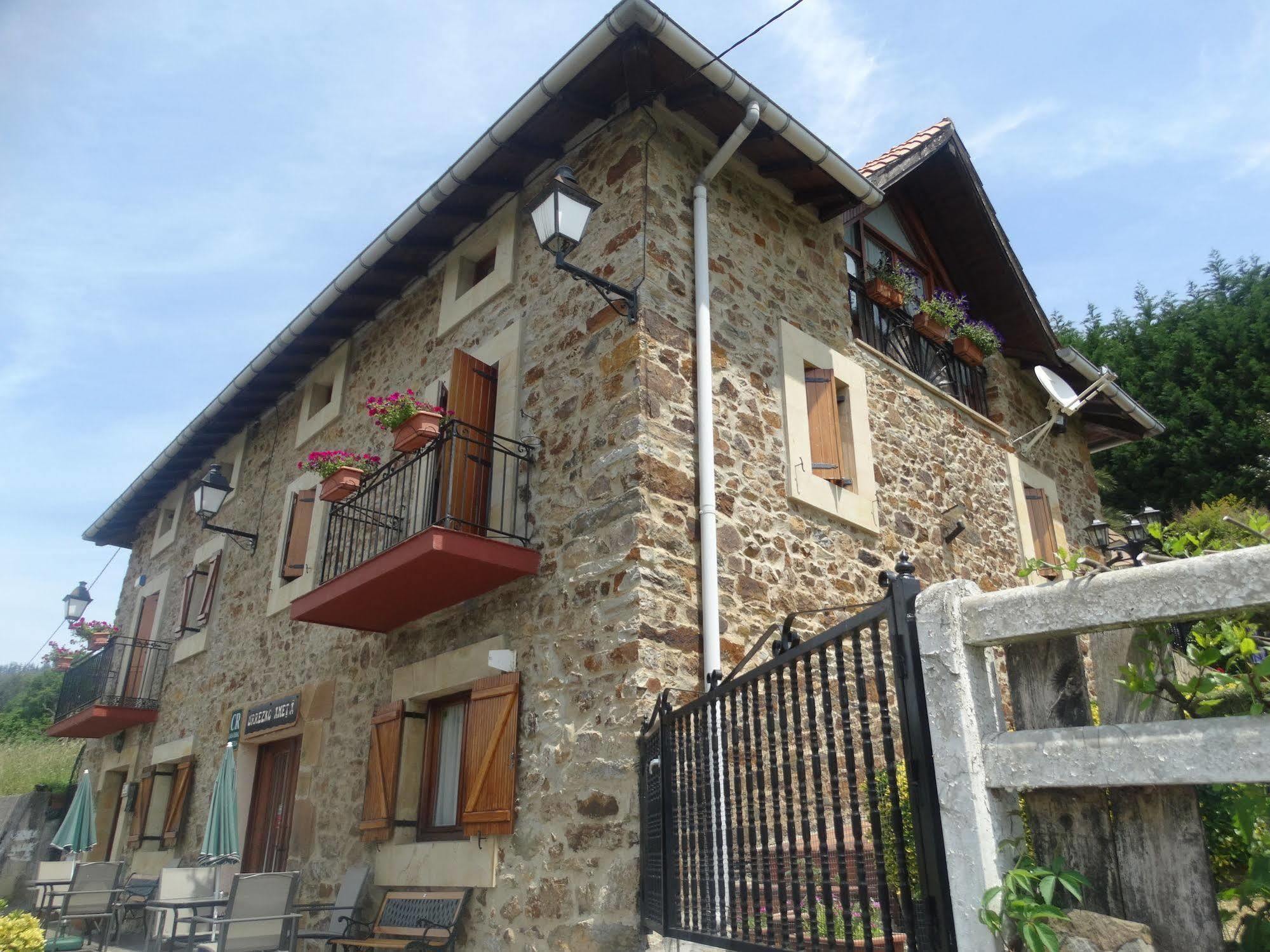 Urrezko Ametsa Guest House Sopuerta Ngoại thất bức ảnh