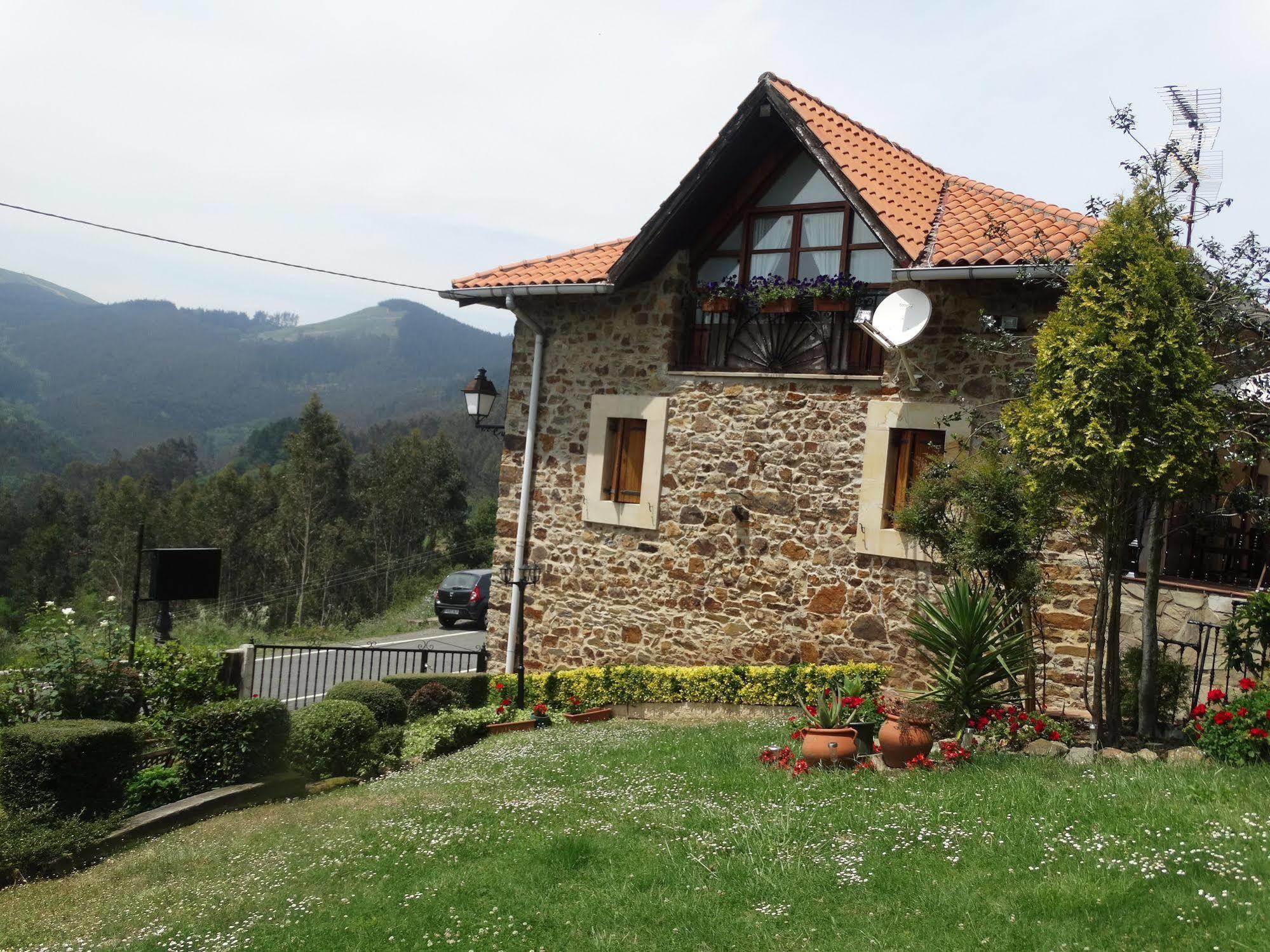 Urrezko Ametsa Guest House Sopuerta Ngoại thất bức ảnh
