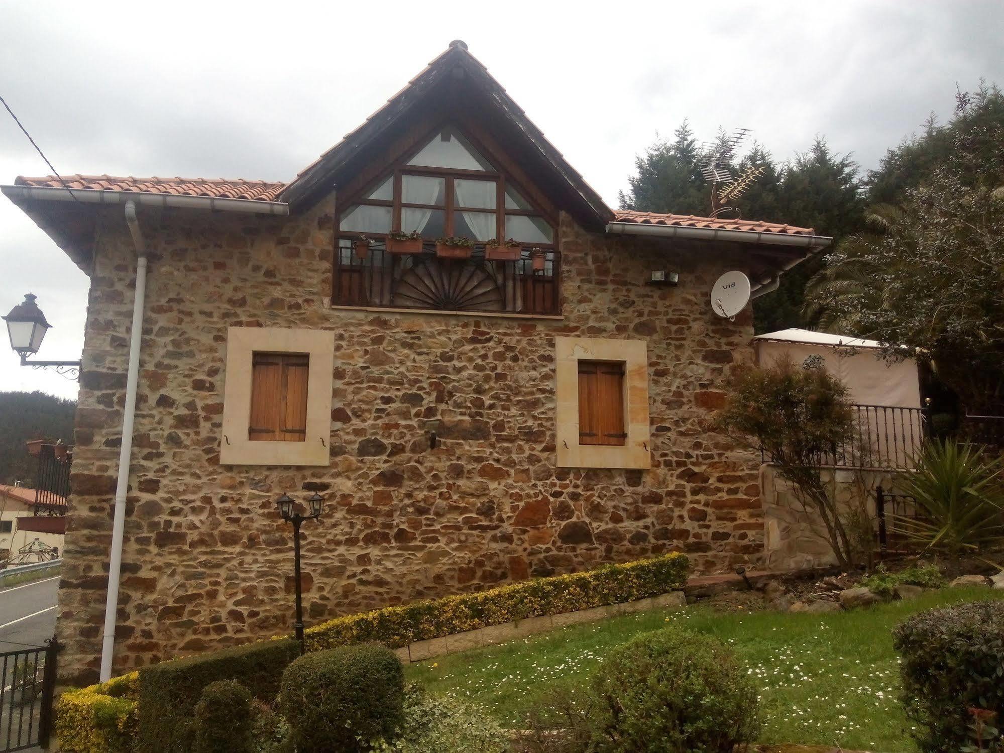 Urrezko Ametsa Guest House Sopuerta Ngoại thất bức ảnh